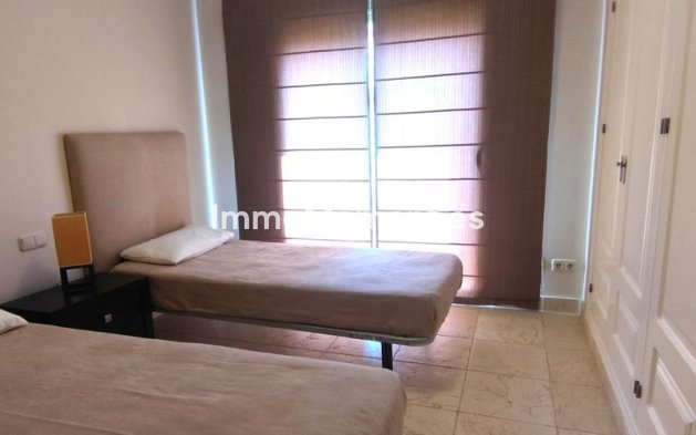 Revente - Appartement - Estepona  - Atalaya