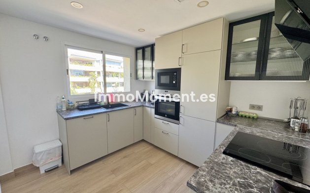 Resale - Apartment - Marbella - Elviria