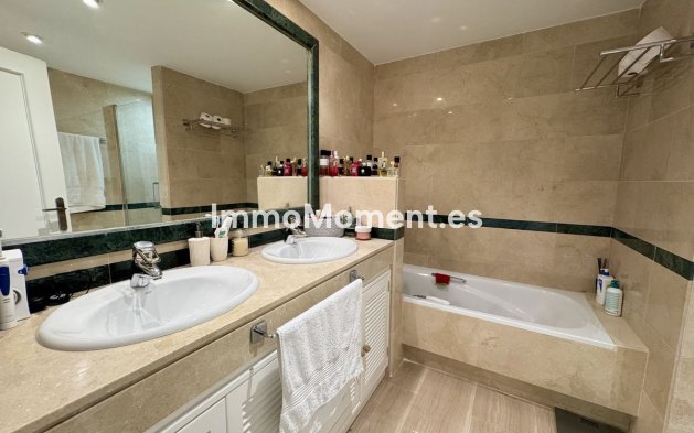 Resale - Apartment - Marbella - Elviria