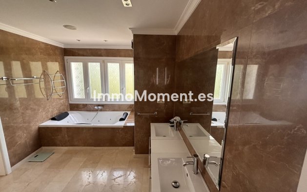 Revente - Villa - Estepona  - Selwo