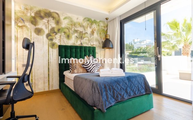Revente - Villa - Marbella - Nueva Andalucía
