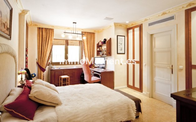 Wiederverkauf - Villa - Marbella - Puerto Banús