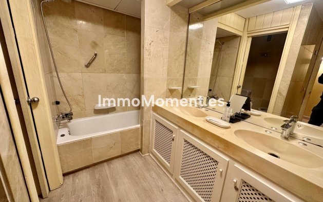 Resale - Apartment - Marbella - Puerto Banús