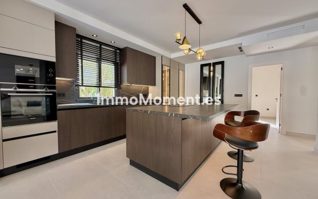 Wiederverkauf - Villa - Marbella - Nueva Andalucía