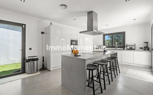 Resale - Villa - Estepona - Estepona Centro