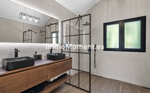 Resale - Villa - Estepona - Estepona Centro