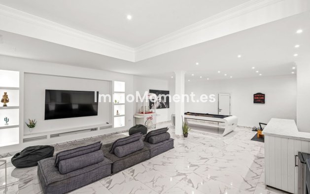 Resale - Villa - Estepona - Estepona Centro