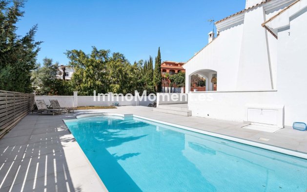 Resale - Villa - Estepona - Estepona Centro