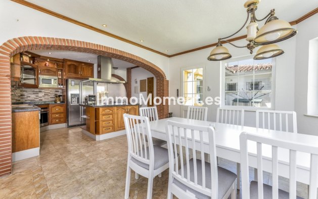 Resale - Villa - Benalmadena - Benalmadena Costa