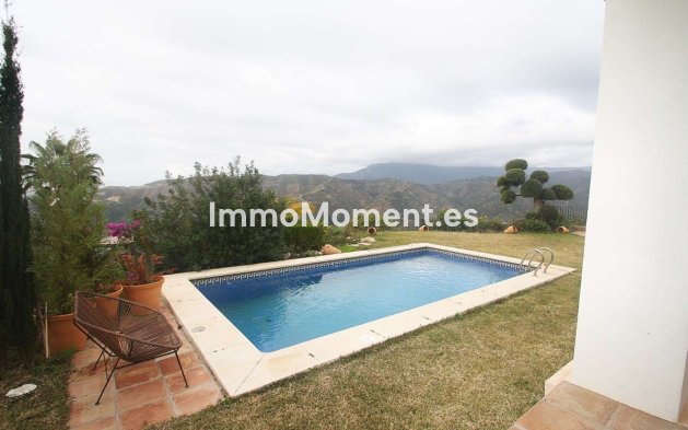 Wiederverkauf - Villa -   Inländisch - Istán