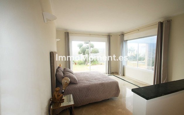 Wiederverkauf - Villa -   Inländisch - Istán