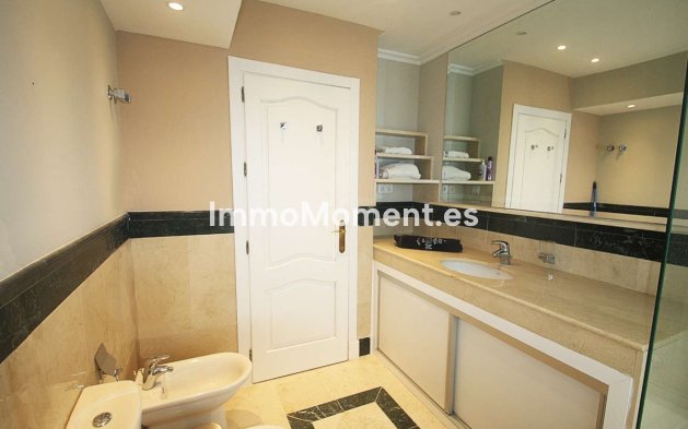 Wiederverkauf - Villa -   Inländisch - Istán