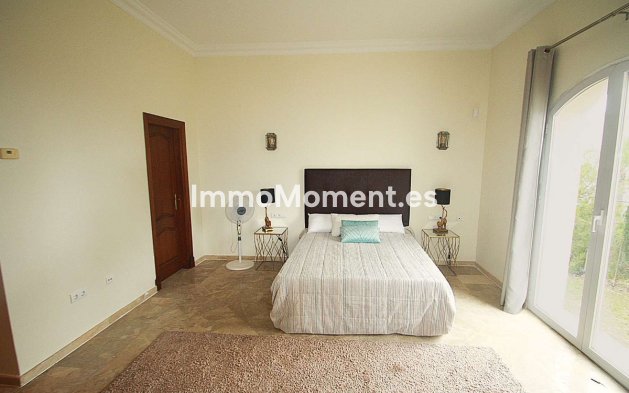 Wiederverkauf - Villa -   Inländisch - Istán