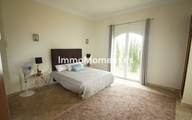 Wiederverkauf - Villa -   Inländisch - Istán