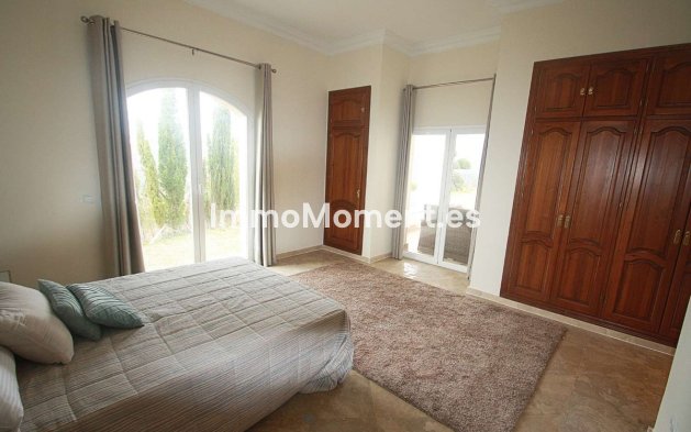 Wiederverkauf - Villa -   Inländisch - Istán