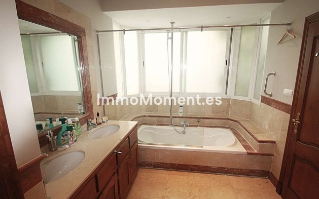 Wiederverkauf - Villa -   Inländisch - Istán