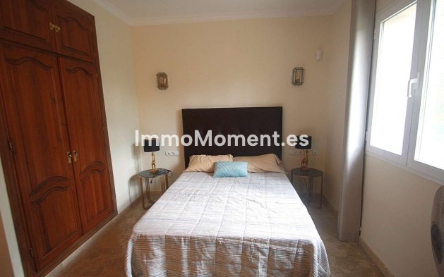 Wiederverkauf - Villa -   Inländisch - Istán