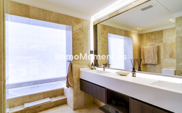 Resale - Villa - Marbella - Nueva Andalucía