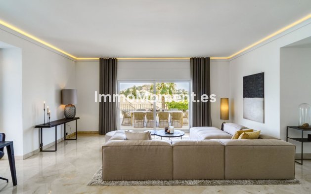 Resale - Villa - Marbella - Nueva Andalucía