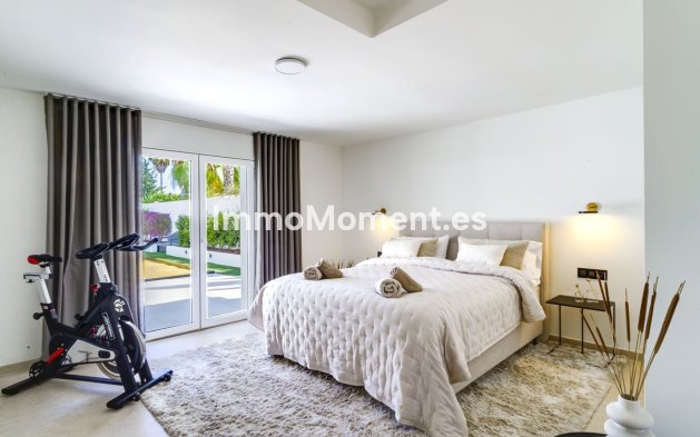 Resale - Villa - Marbella - Nueva Andalucía