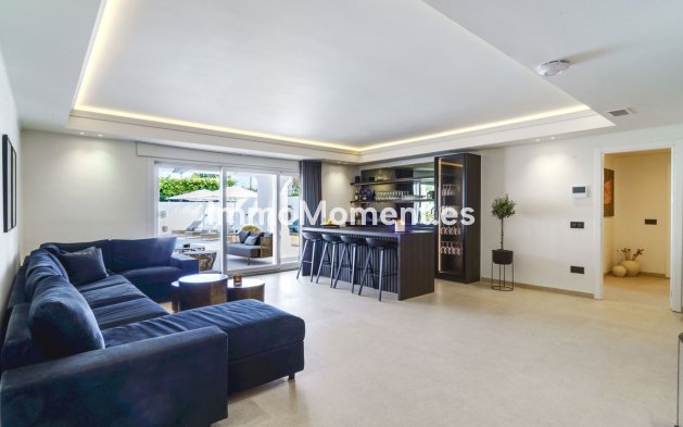 Resale - Villa - Marbella - Nueva Andalucía