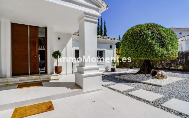 Resale - Villa - Marbella - Nueva Andalucía