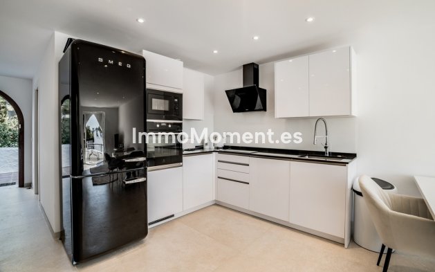 Resale - Apartment - Marbella - Nueva Andalucía