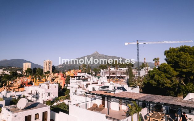 Resale - Apartment - Marbella - Nueva Andalucía