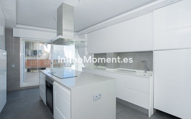 Resale - Apartment - Marbella - Río Real