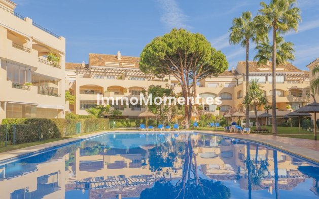 Resale - Apartment - Marbella - Elviria