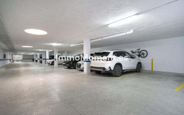 Resale - Townhouse - Marbella - Puerto Banús