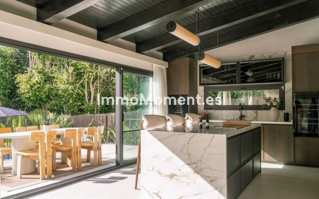 Resale - Villa - Marbella - Nueva Andalucía