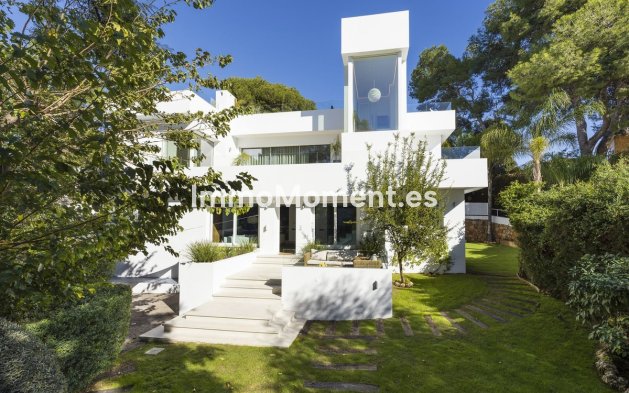 Resale - Villa - Marbella - Nueva Andalucía