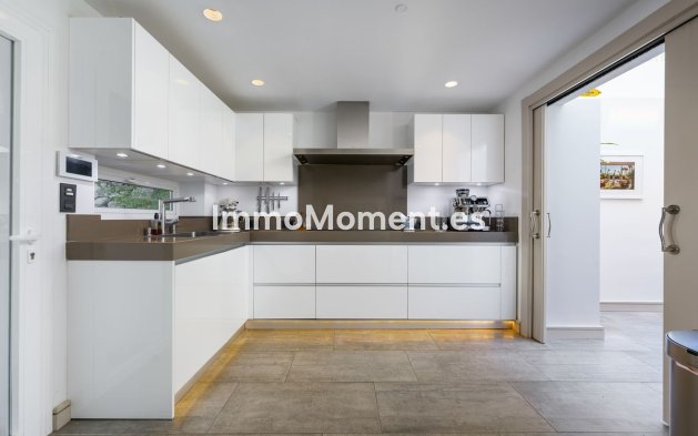 Resale - Villa - Marbella - Nueva Andalucía