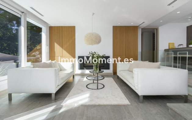 Resale - Villa - Marbella - Nueva Andalucía