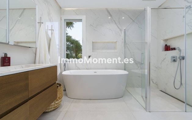 Resale - Villa - Marbella - Nueva Andalucía