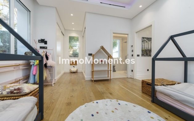 Resale - Villa - Marbella - Nueva Andalucía