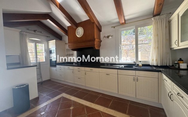 Wiederverkauf - Villa -   Inländisch - Istán