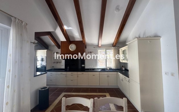 Wiederverkauf - Villa -   Inländisch - Istán