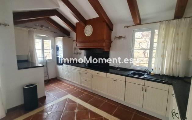 Wiederverkauf - Villa -   Inländisch - Istán