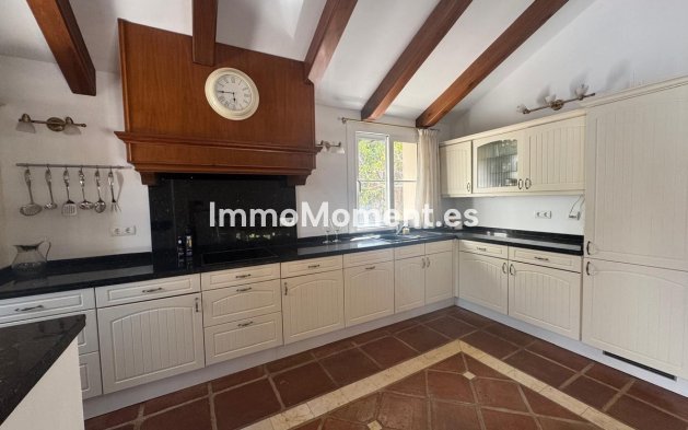 Wiederverkauf - Villa -   Inländisch - Istán