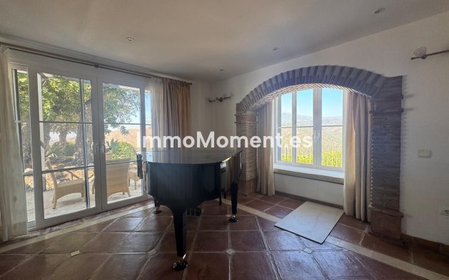 Wiederverkauf - Villa -   Inländisch - Istán