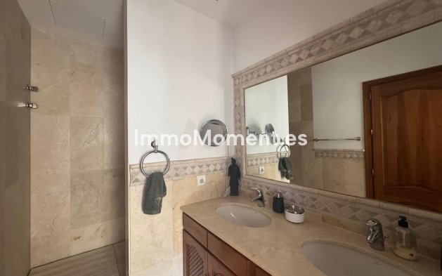 Wiederverkauf - Villa -   Inländisch - Istán