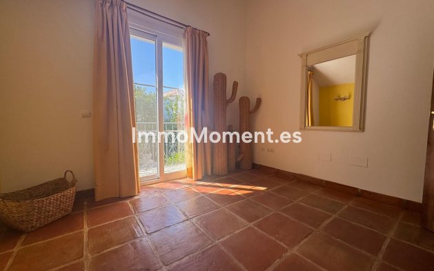 Wiederverkauf - Villa -   Inländisch - Istán