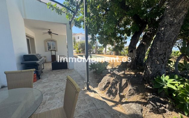 Wiederverkauf - Villa -   Inländisch - Istán