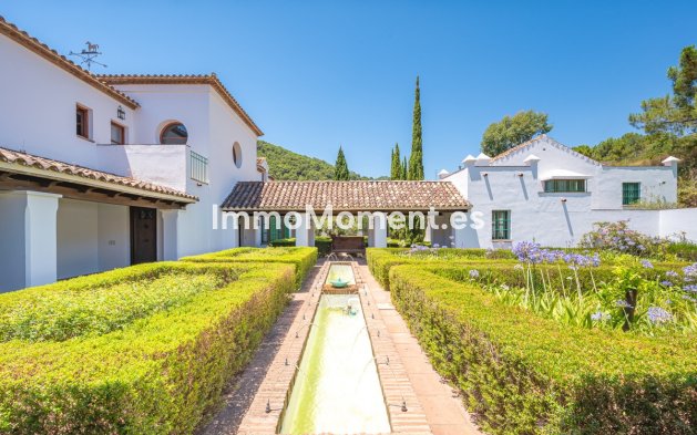 Resale - Villa - Estepona - Estepona Centro