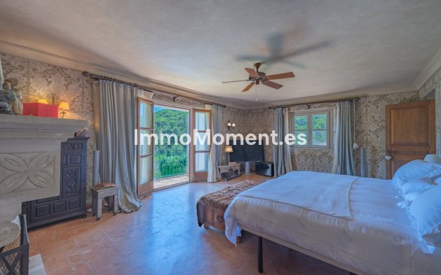 Resale - Villa - Estepona - Estepona Centro