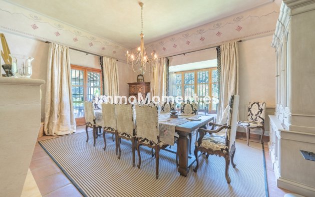 Resale - Villa - Estepona - Estepona Centro