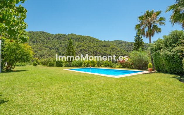 Resale - Villa - Estepona - Estepona Centro