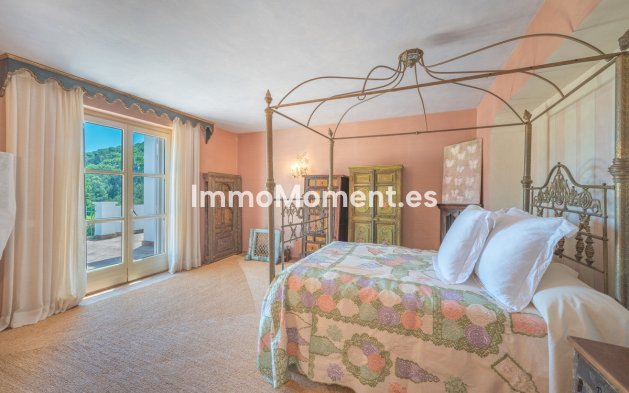 Resale - Villa - Estepona - Estepona Centro